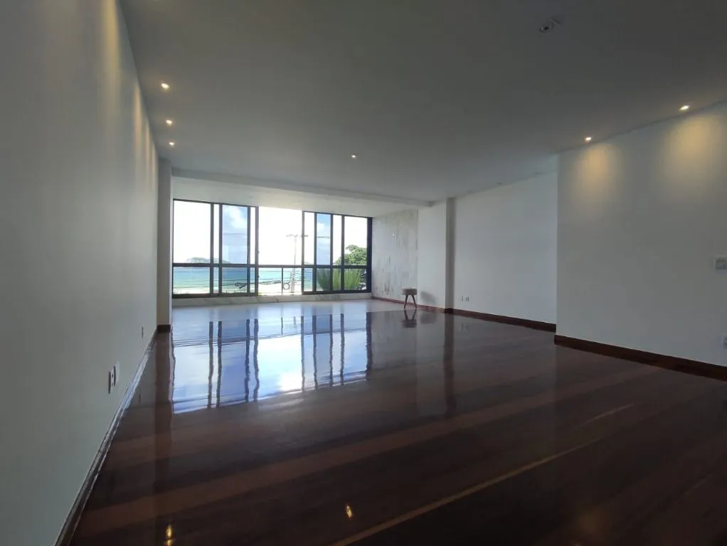 3-bedroom apartment with separate kitchen, 210 m² — photo 26