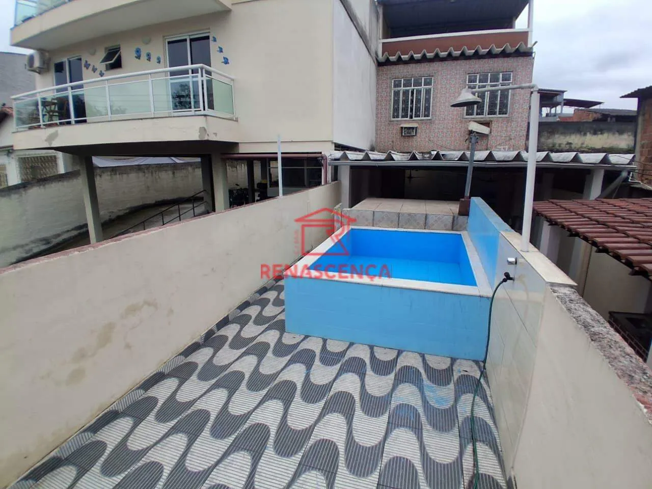 4-bedroom house with shared open-air pool access — photo 22