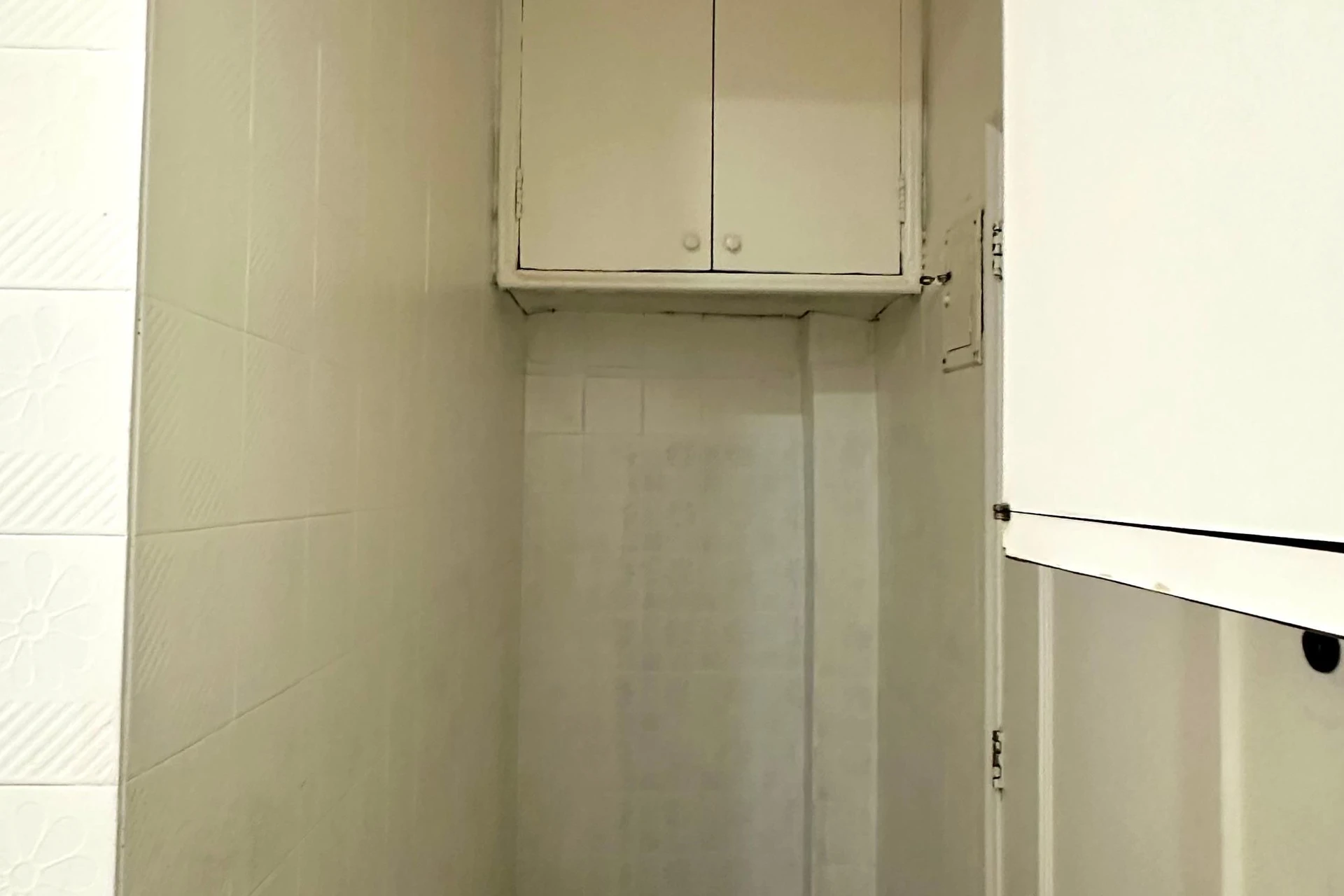 Квартира з 3 спальнями та дерев'яною підлогою або ламінатом — photo 32