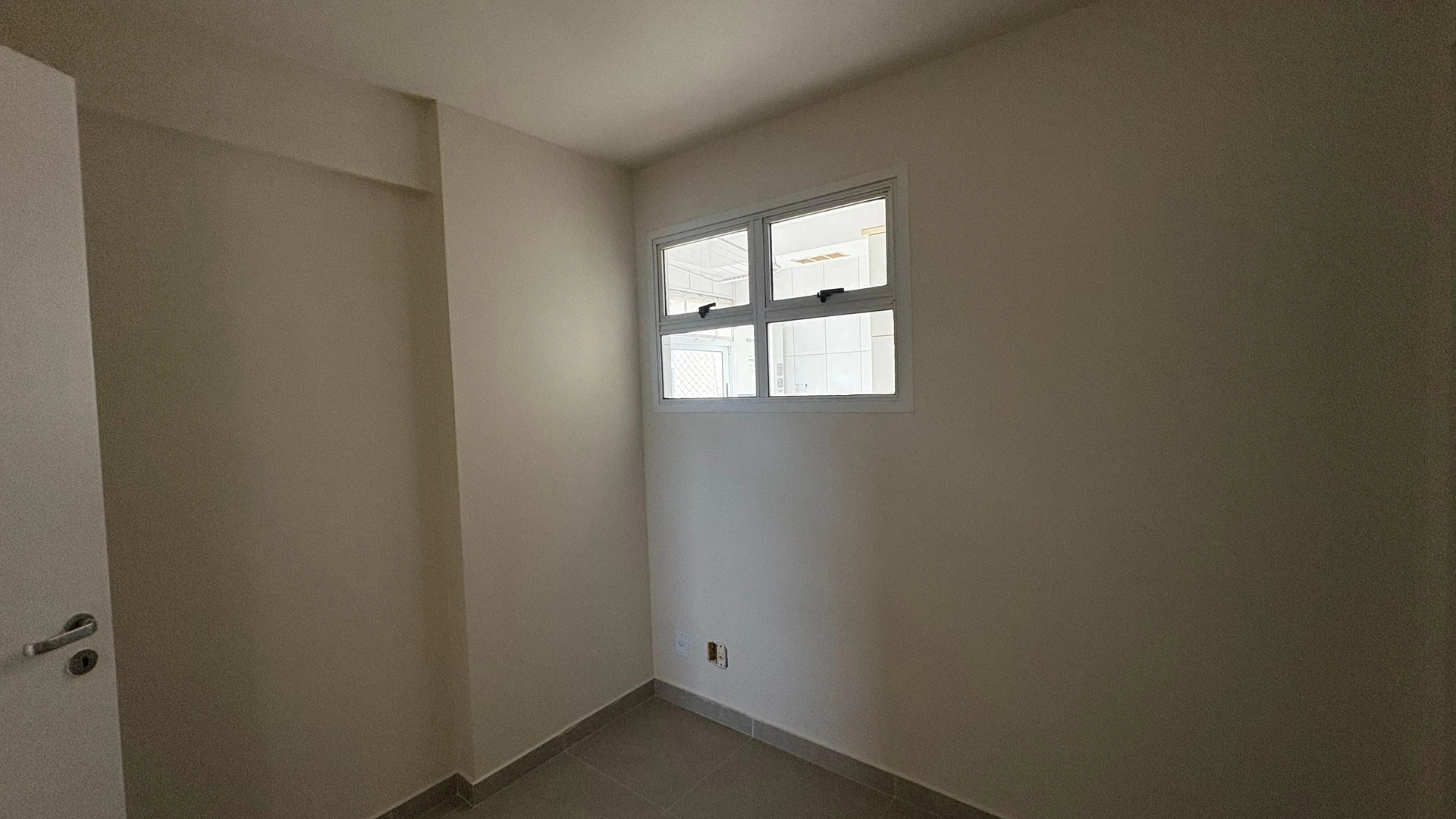 Floor-to-ceiling windows in a 3-bedroom apartment, 105 m² — photo 36