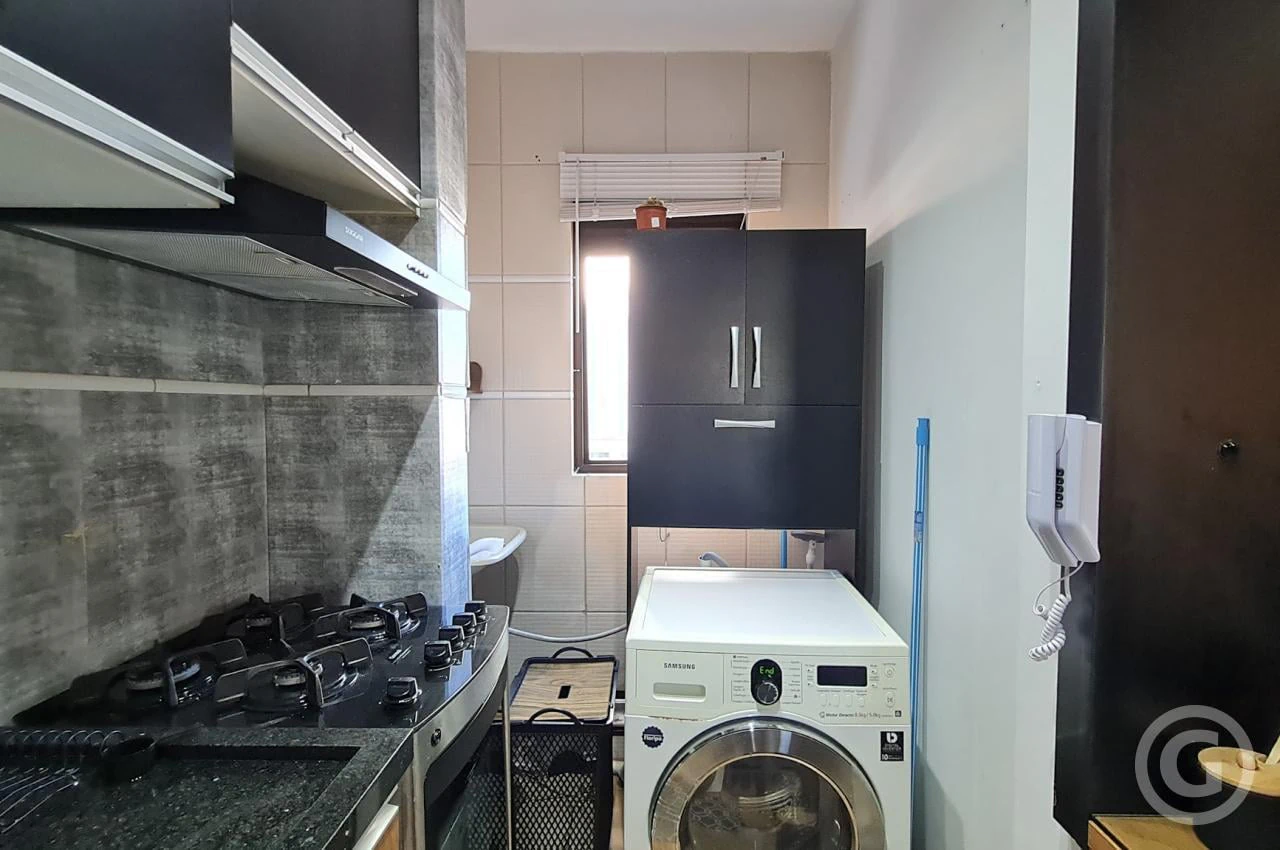 Apartamento amueblado de 1 dormitorio con plaza — photo 9