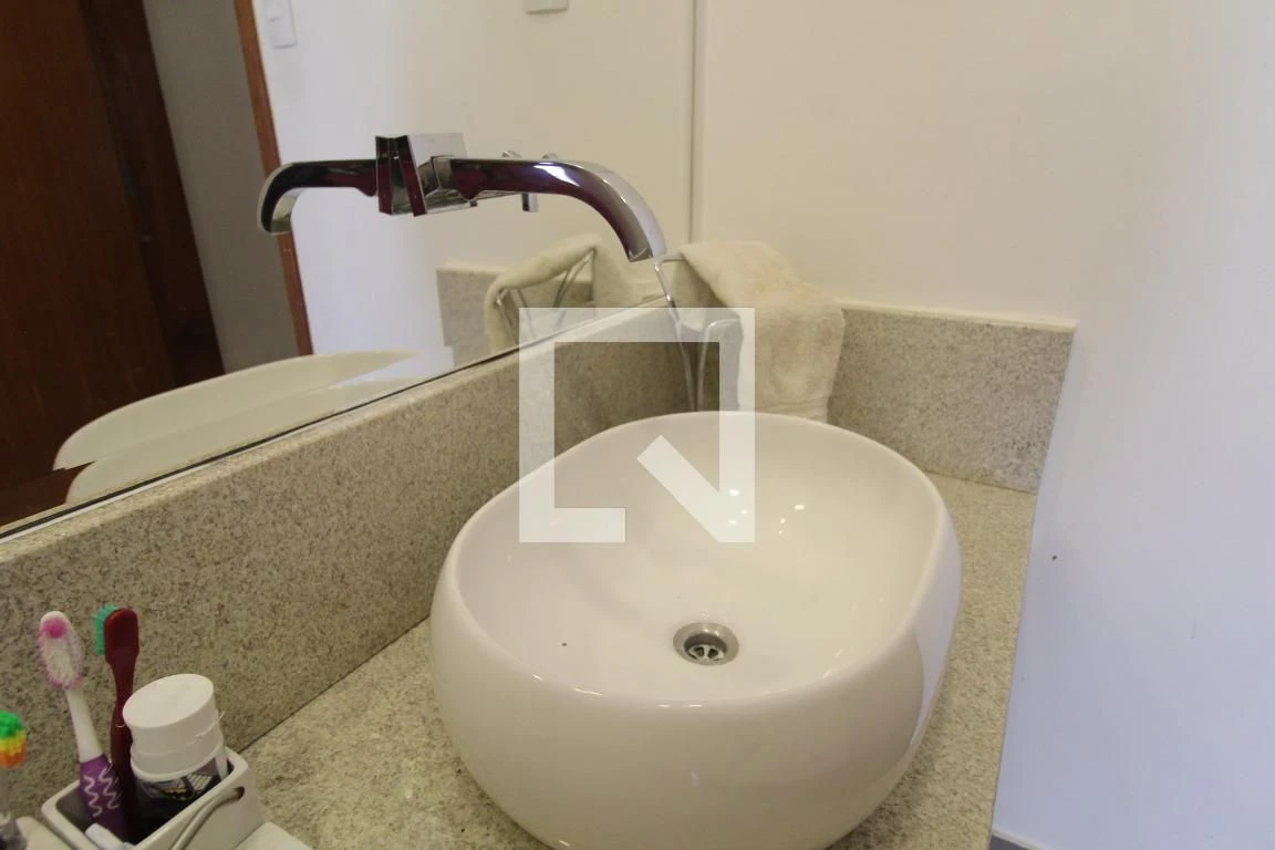 Furnished house with 4 en-suite bedrooms and private garden — photo 44