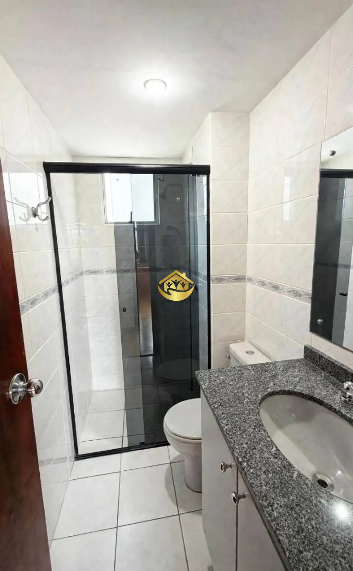 86 m² apartment with a bathtub and a grill on the balcony — photo 31