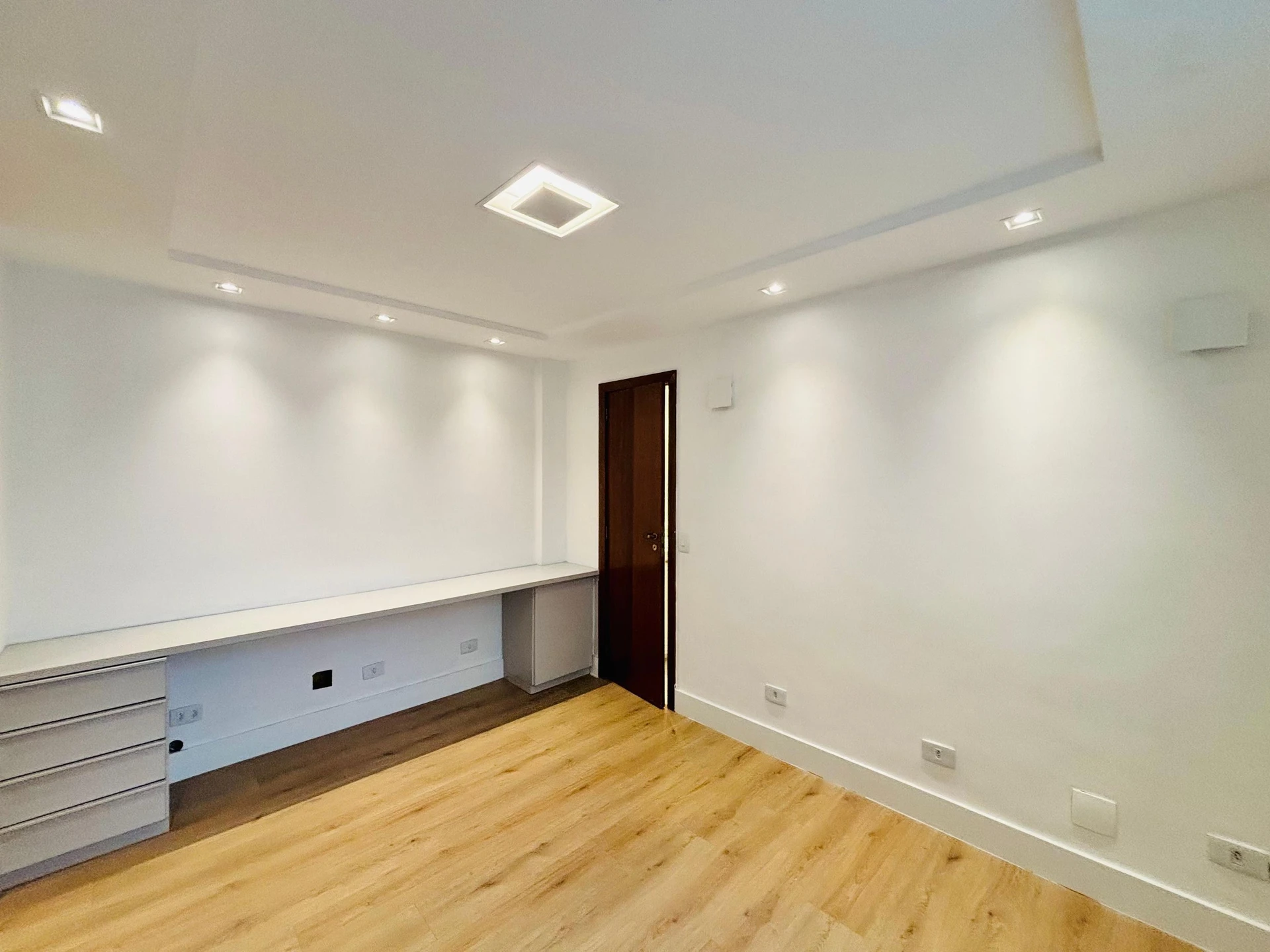 Mountain view in a 4-bedroom apartment, 220 m² — photo 6