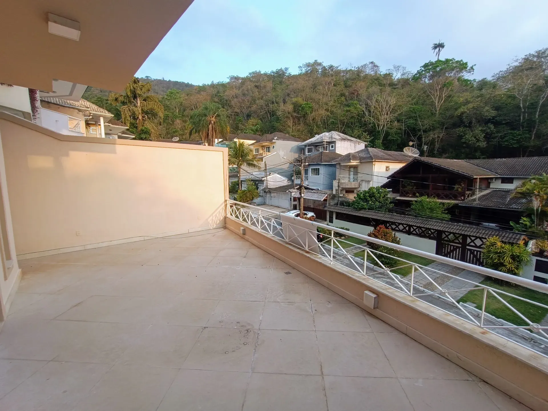 Unfurnished house with 4 bedrooms and 5 bathrooms — photo 9