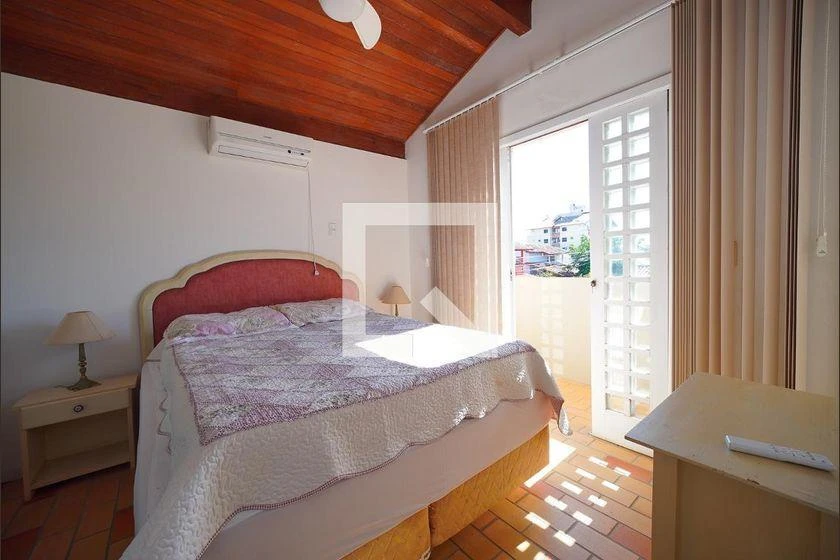 Furnished house with 4 bedrooms and 209 m², 3 bathrooms — photo 12