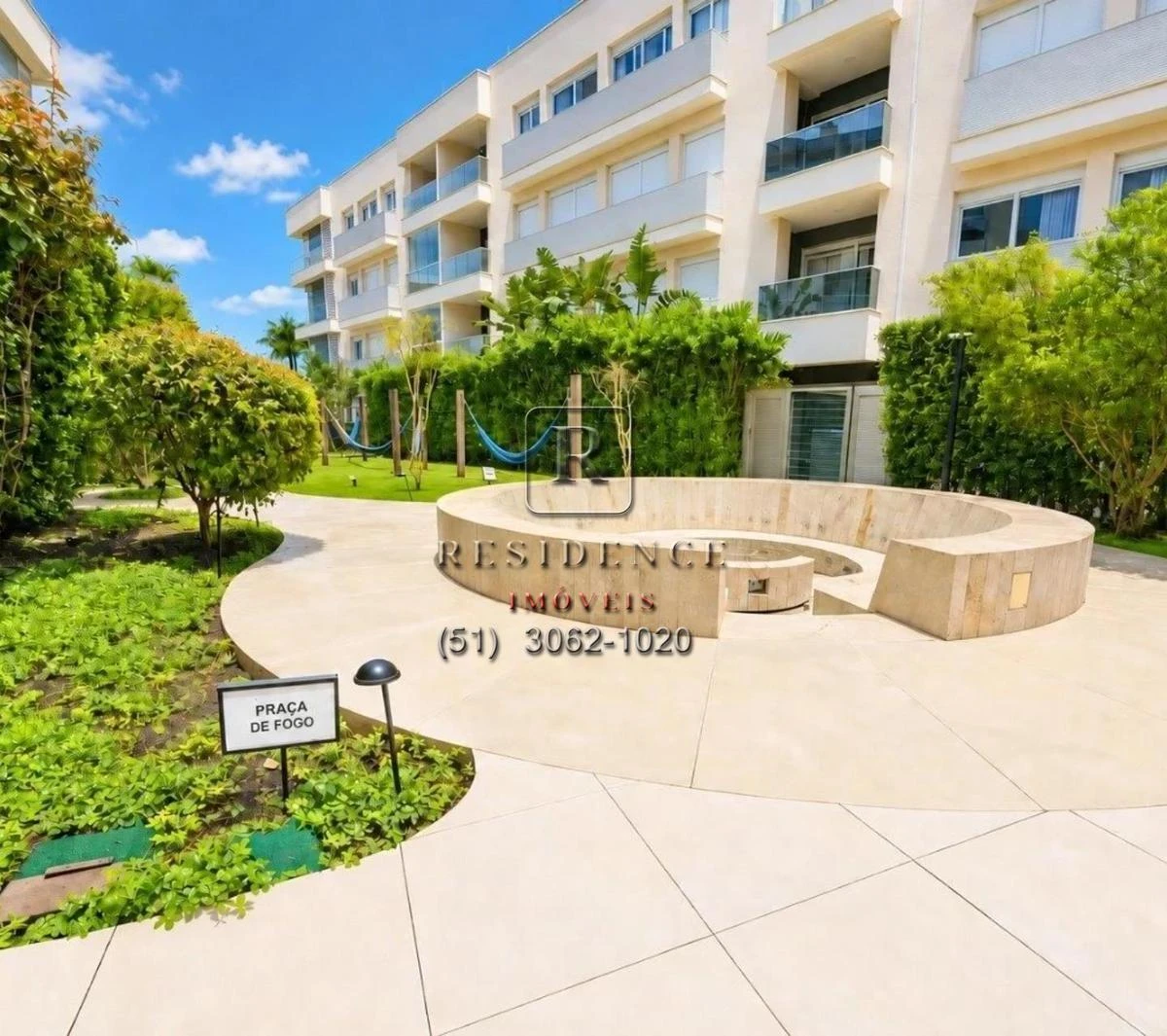Balcony with a grill in a 2-bedroom apartment, 172 m² — photo 15