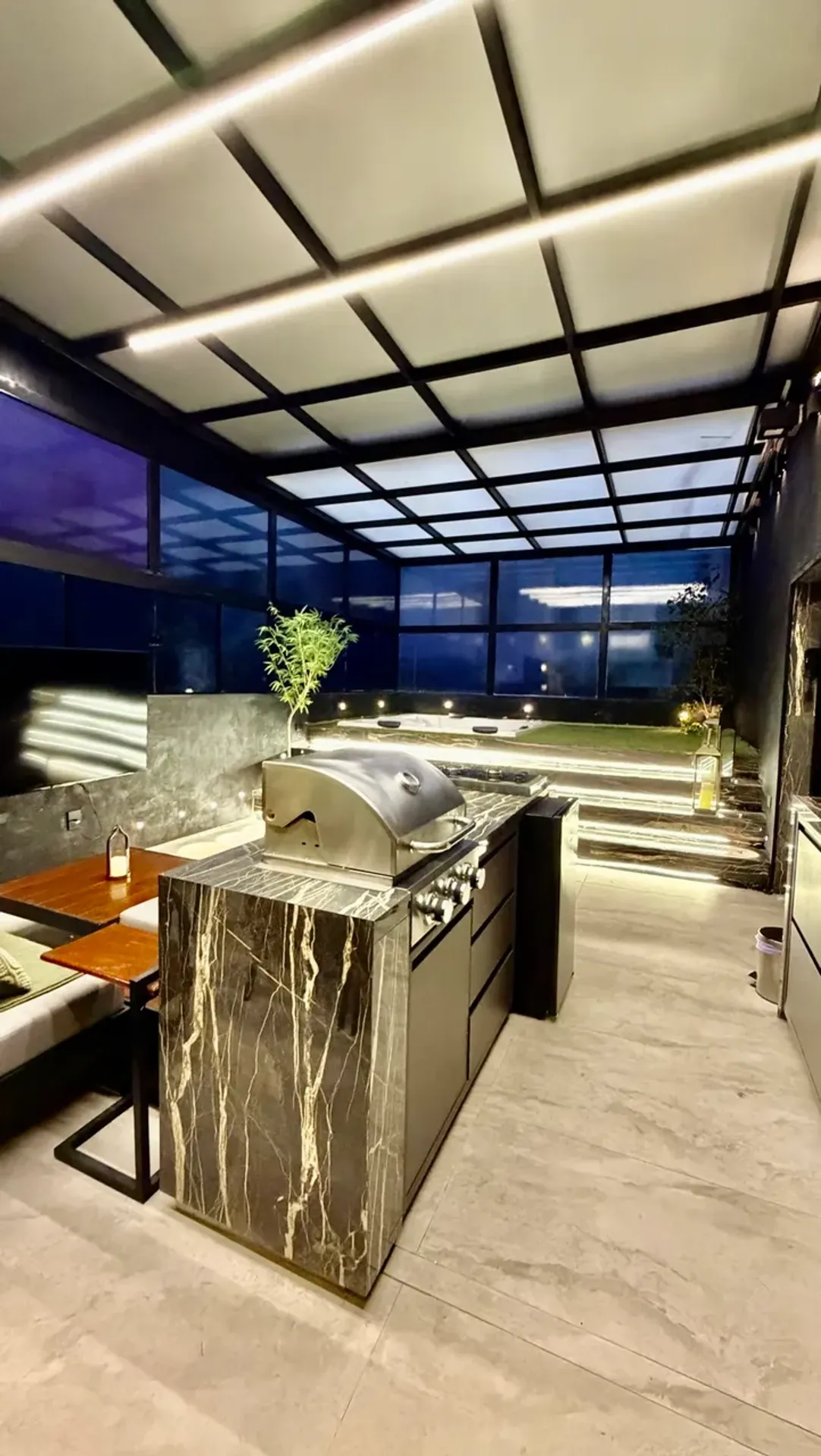 3-bedroom apartment with a grill on the balcony — photo 17