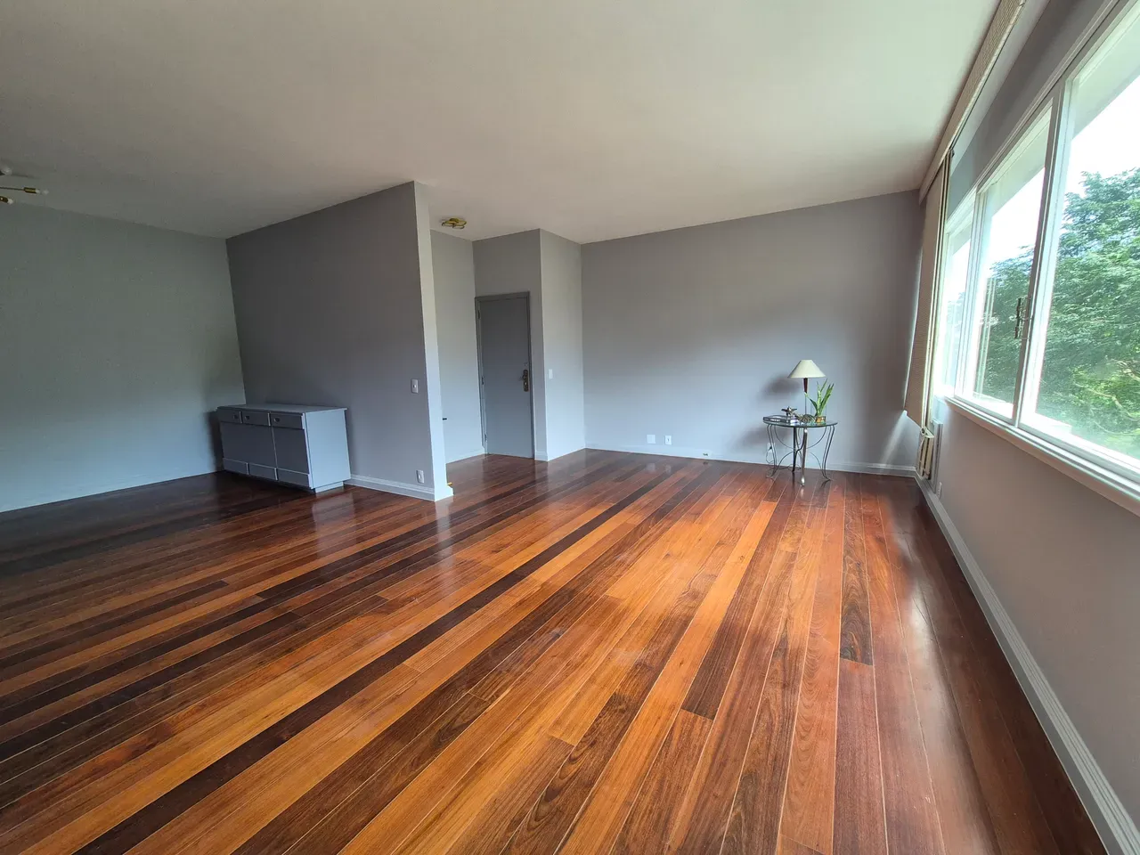 Unfurnished 4-bedroom apartment with a private garden — photo 14