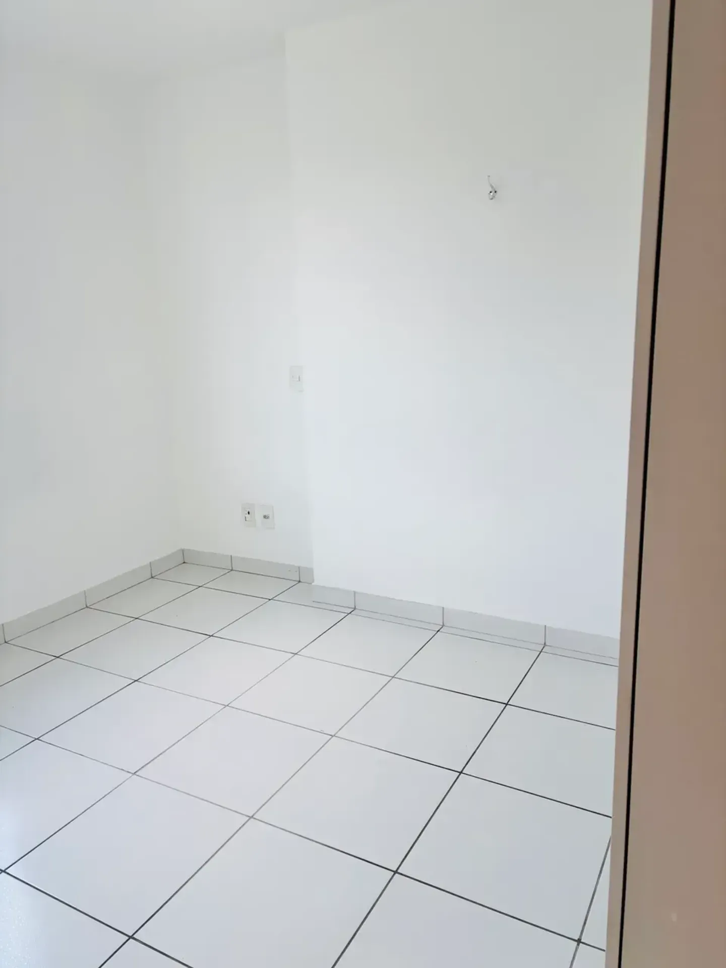 1-bedroom 1-bath apartment with a balcony — photo 34