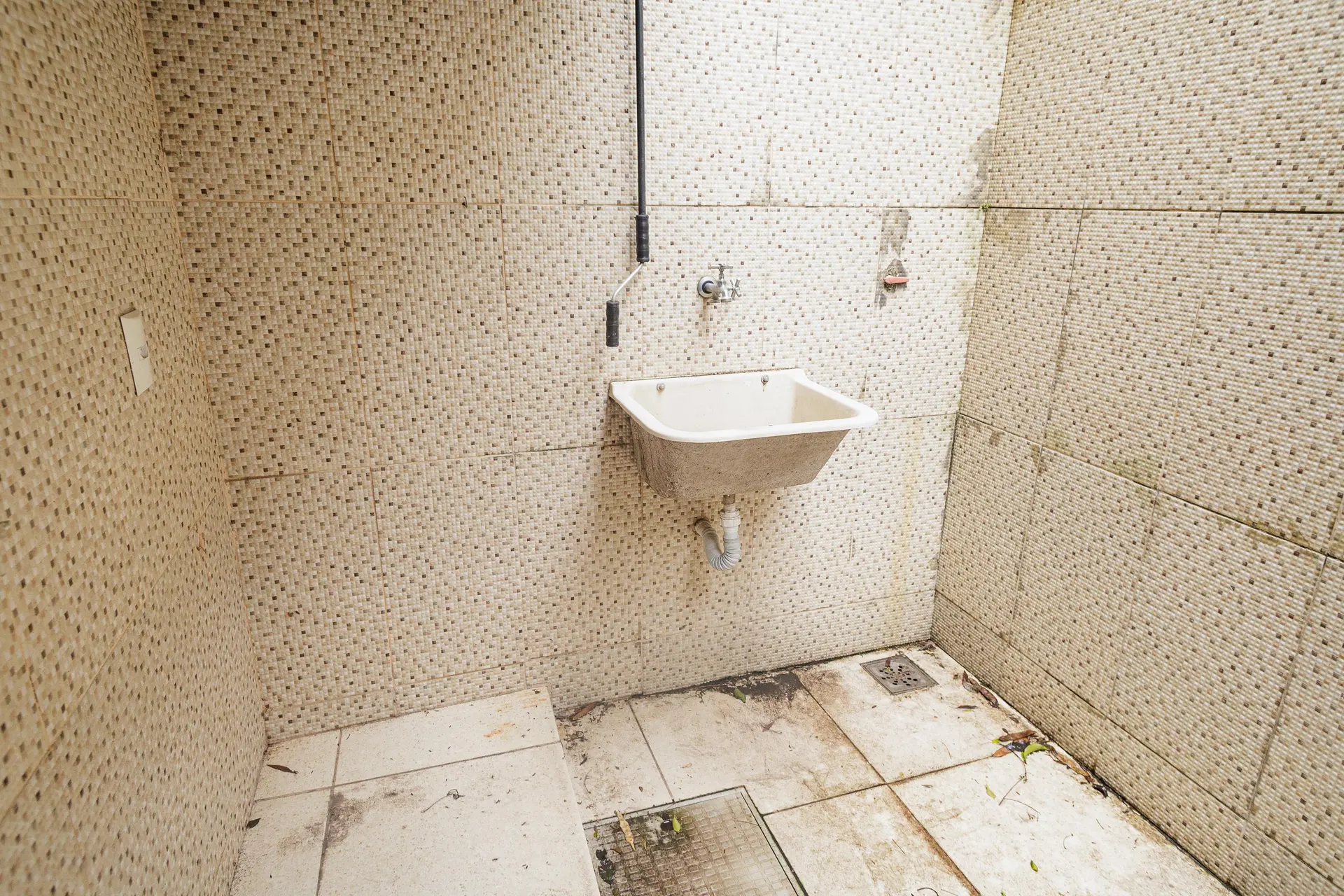 Unfurnished house with 2 bedrooms and a backyard — photo 19