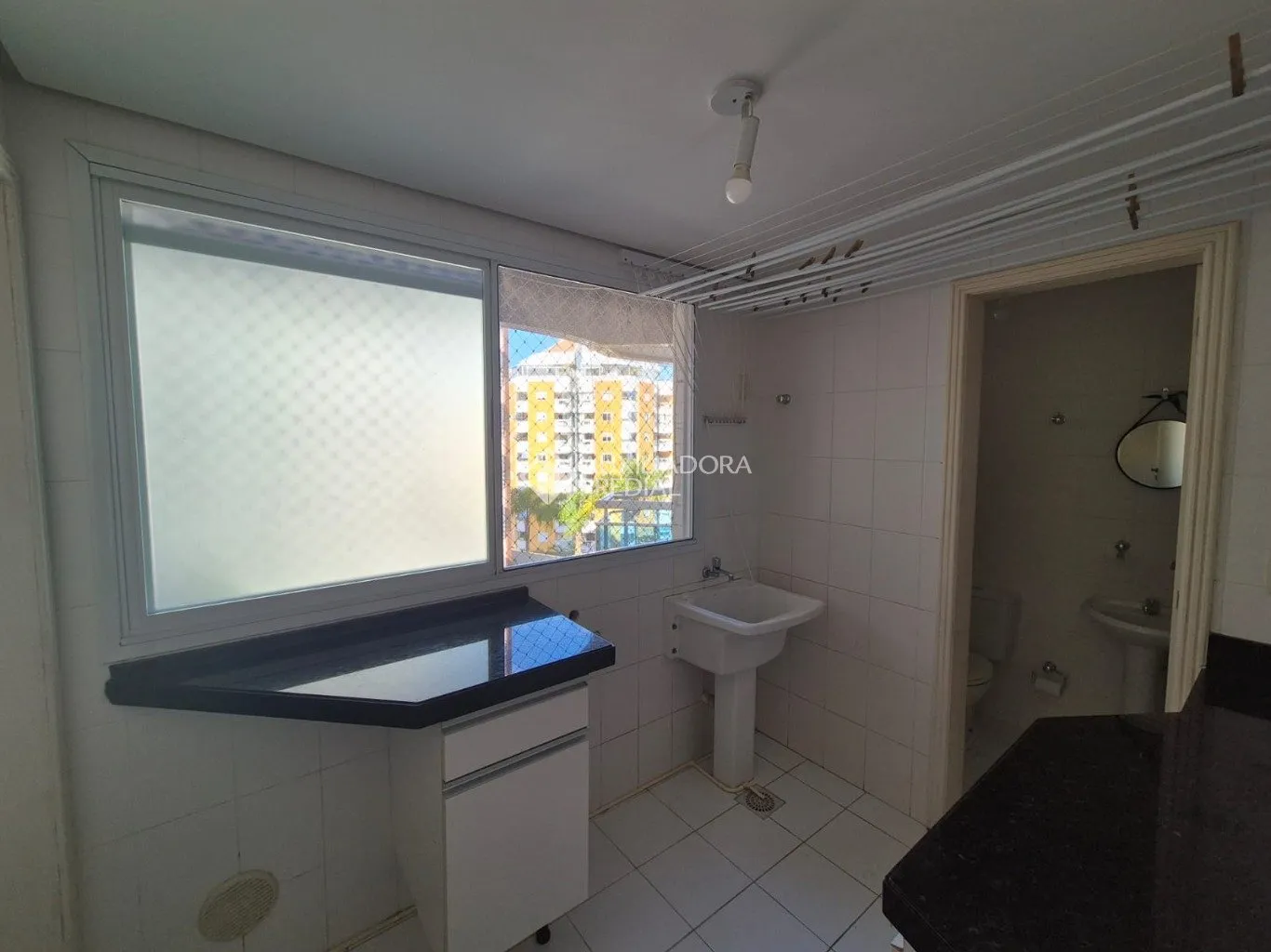 Furnished apartment with 3 bedrooms and 137 m² — photo 25