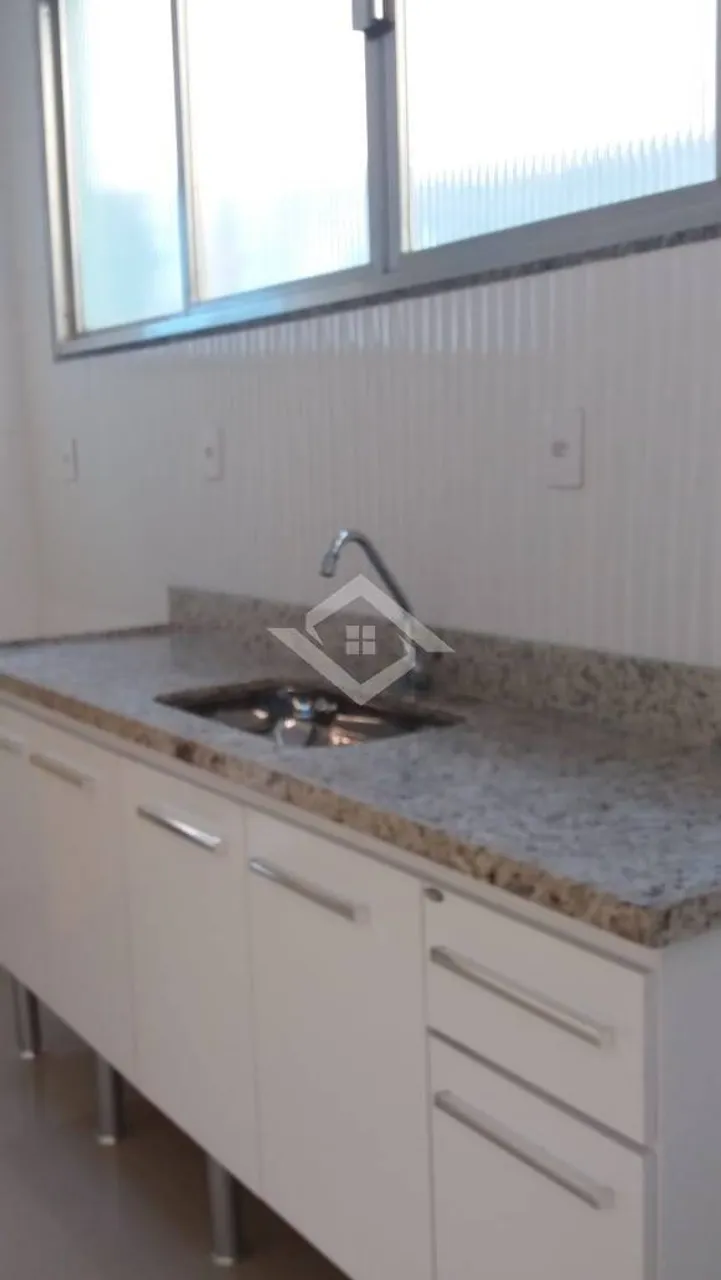 House with 3 bedrooms and 2 bathrooms with a balcony — photo 2