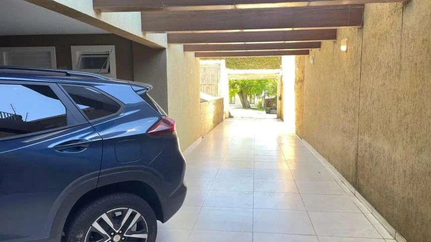 House with 283 m², 4 bedrooms and 4 parking spots — photo 4