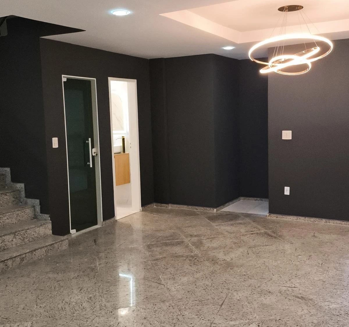 Casa com 4 suítes e 350 m², cozinha com fogão a gás — photo 4