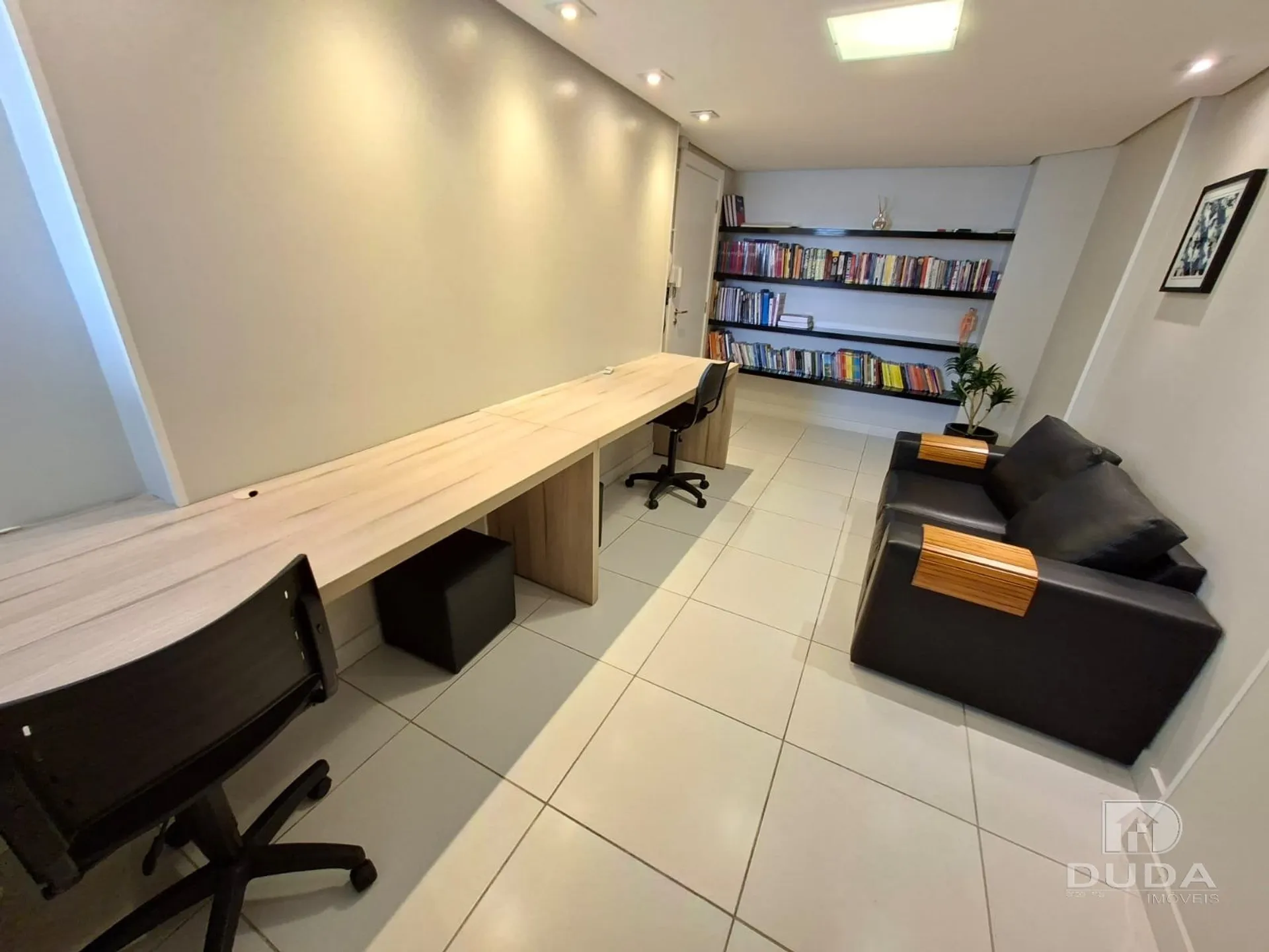 Apartment on the 10th floor with floor-to-ceiling windows — photo 44