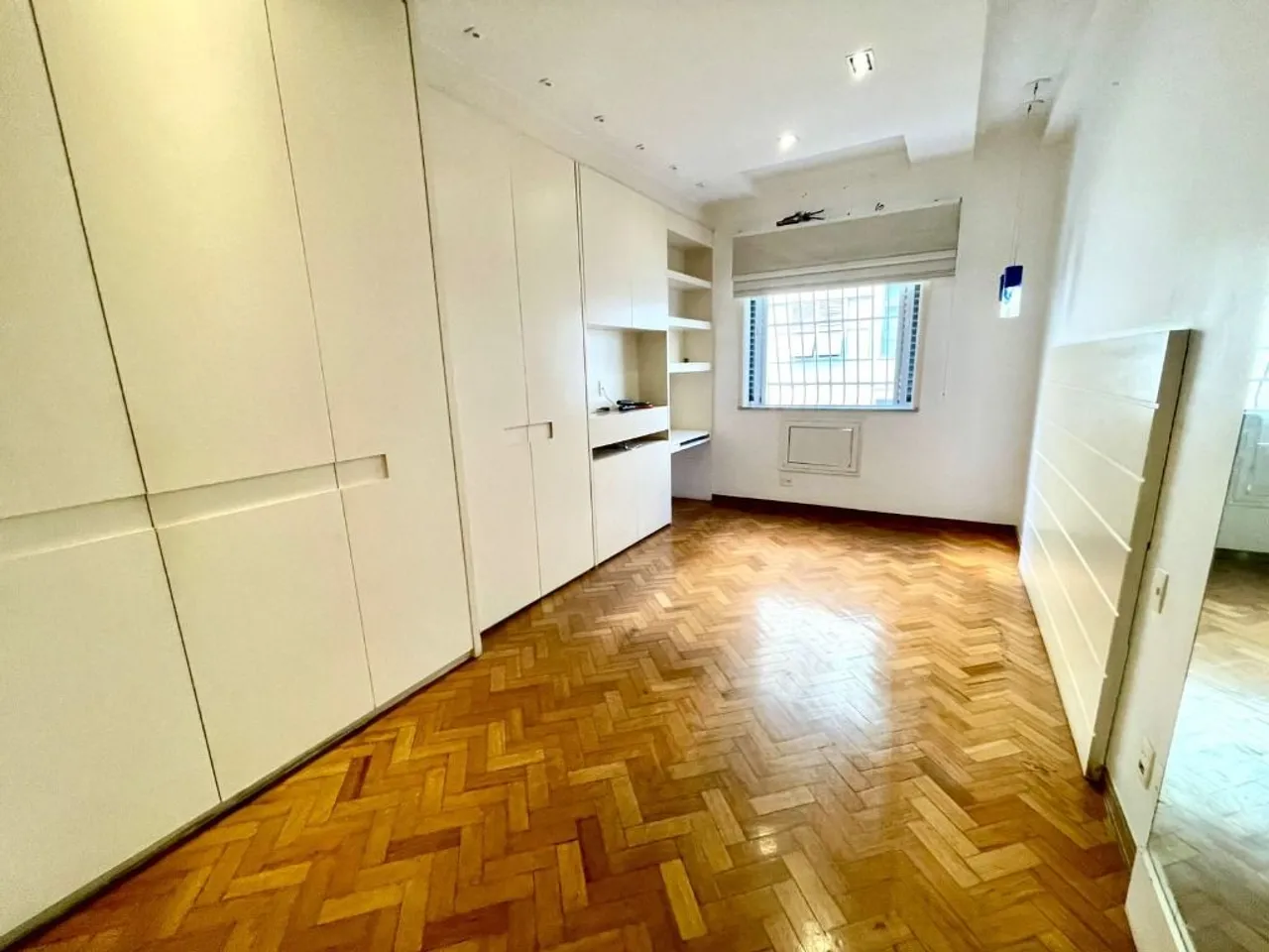 4-bedroom apartment with 300 m² and separate kitchen — photo 7