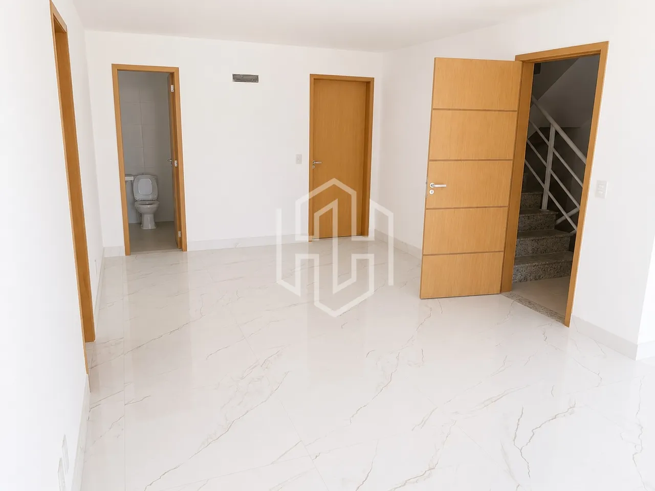 Penthouse with 3 suites and water-facing windows — photo 13