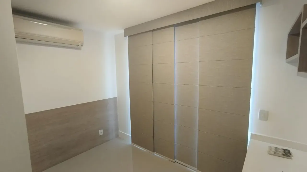 Balcony with a grill in a 5-bedroom house, 220 m² — photo 39