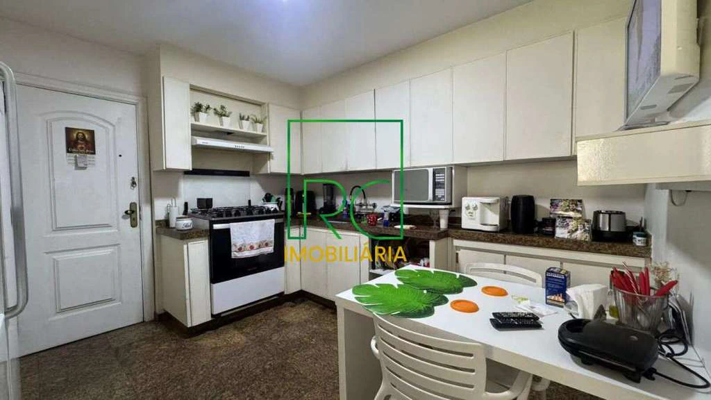 Furnished 4-bedroom apartment with 250 m² — photo 9