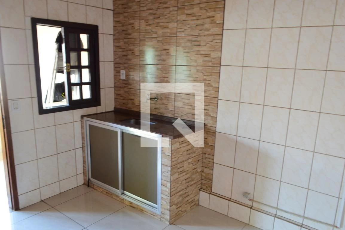 Condominium house with 2 bedrooms and a glass shower — photo 2