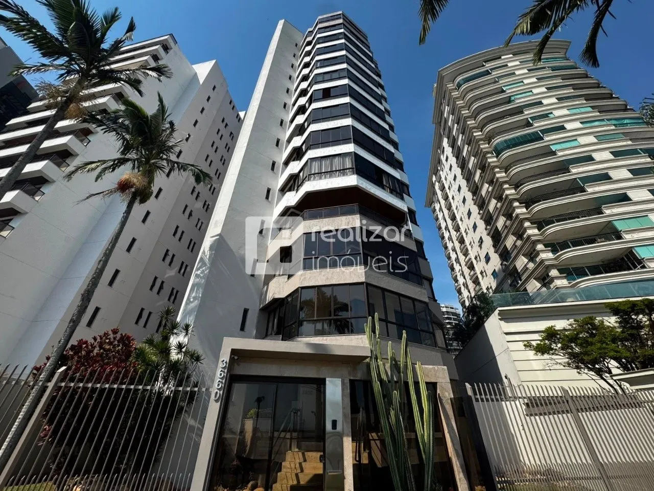 Apartamento de 290 m² com 4 dormitórios e varanda envidraçada — photo 11