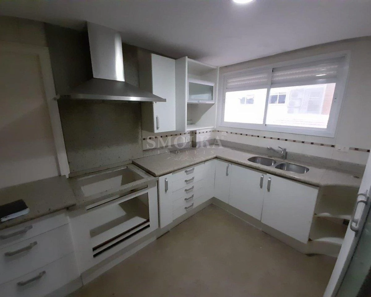 Ванна та 4 спальні: квартира 255 м² — photo 36