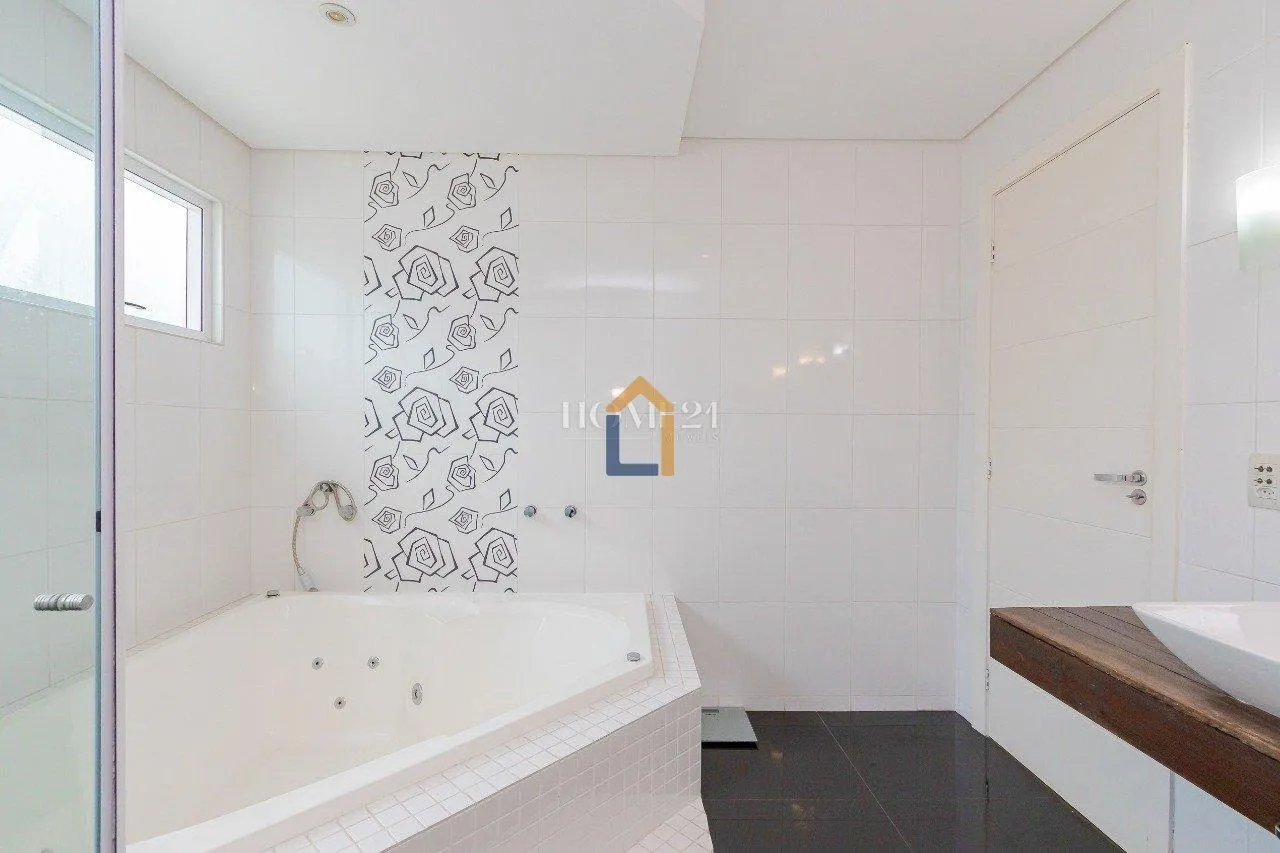 Furnished 470 m² house with 4 bedrooms and private garden — photo 89