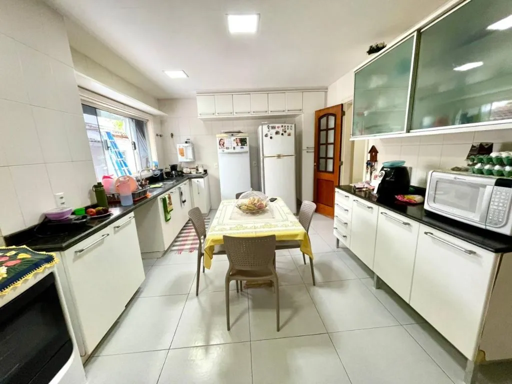 House with 5 bedrooms and a glassed-in balcony — photo 21