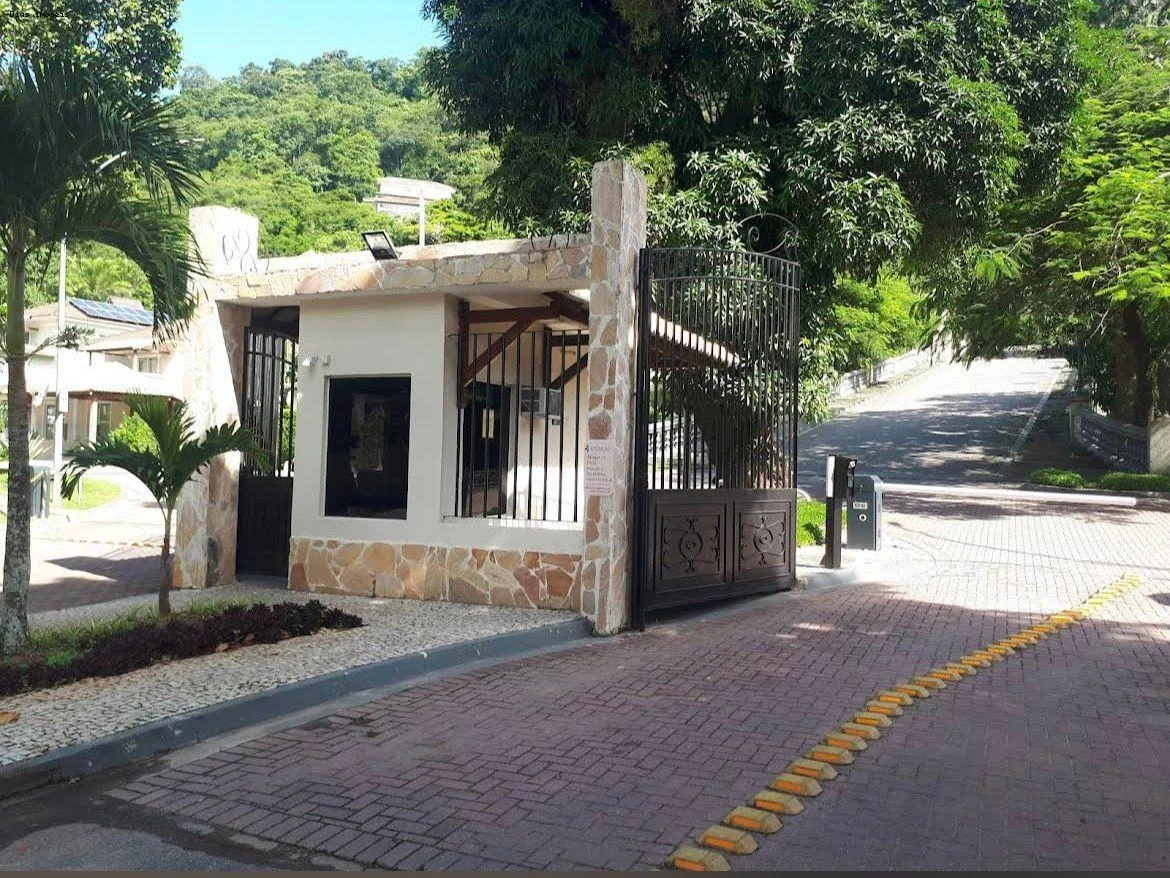 House with 4 en-suite bedrooms, 6 baths and 3 parking — photo 26