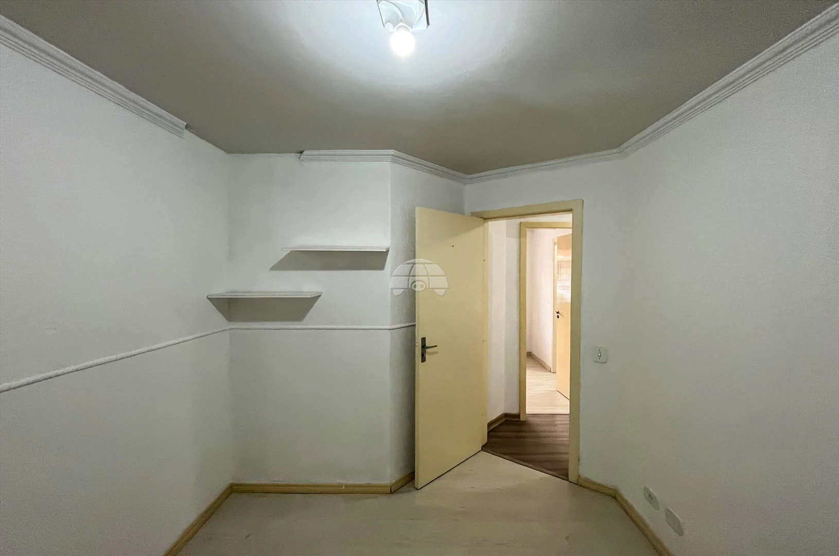 Wood or laminate floors in a 3-bedroom house, 100 m² — photo 23