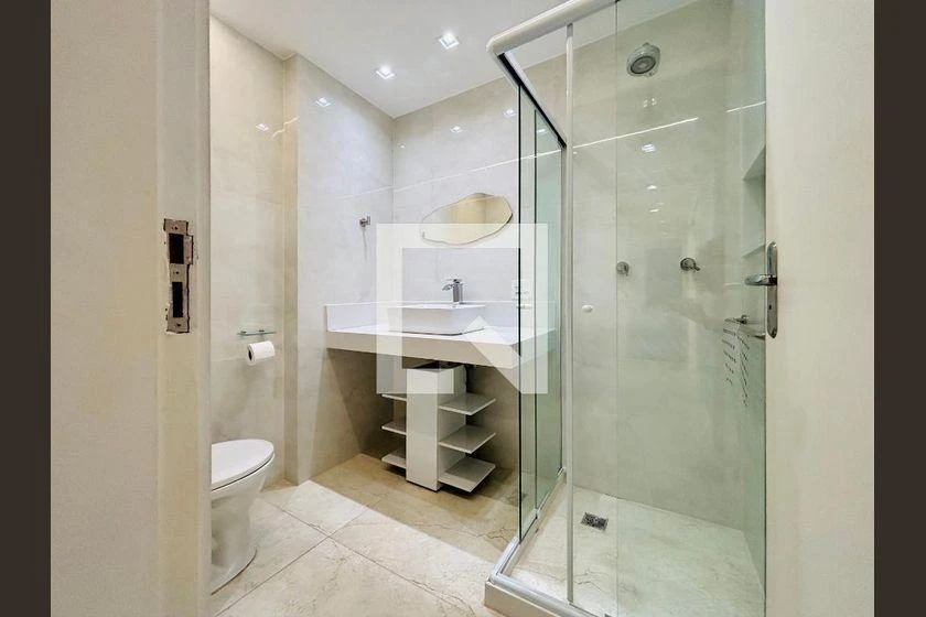 Walk-in closet in a 3-bedroom apartment, 120 m² — photo 26