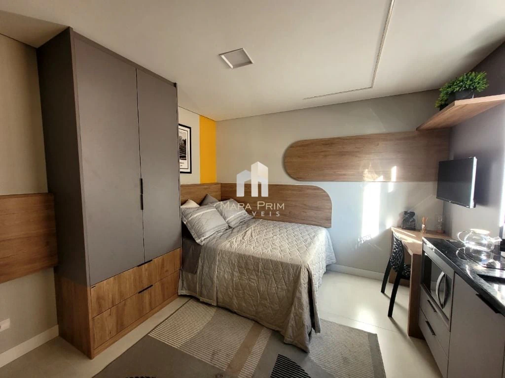 Студия 17 м² с панорамными окнами и рабочим местом — photo 6