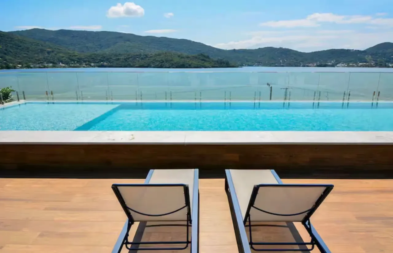 Furnished apartment, 50 m², with floor-to-ceiling windows — photo 12