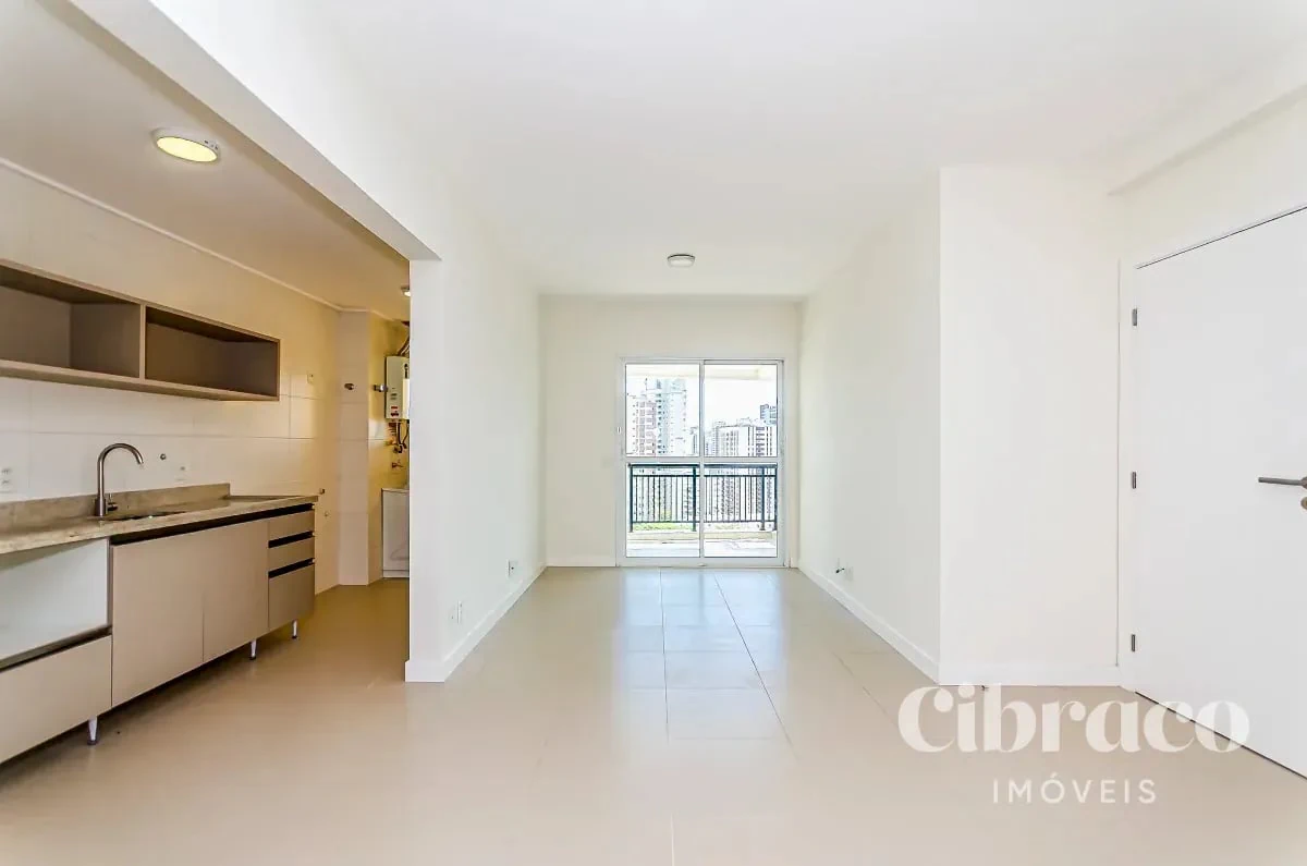 Balcony with a grill in a 2-bedroom apartment, 71 m² — photo 18