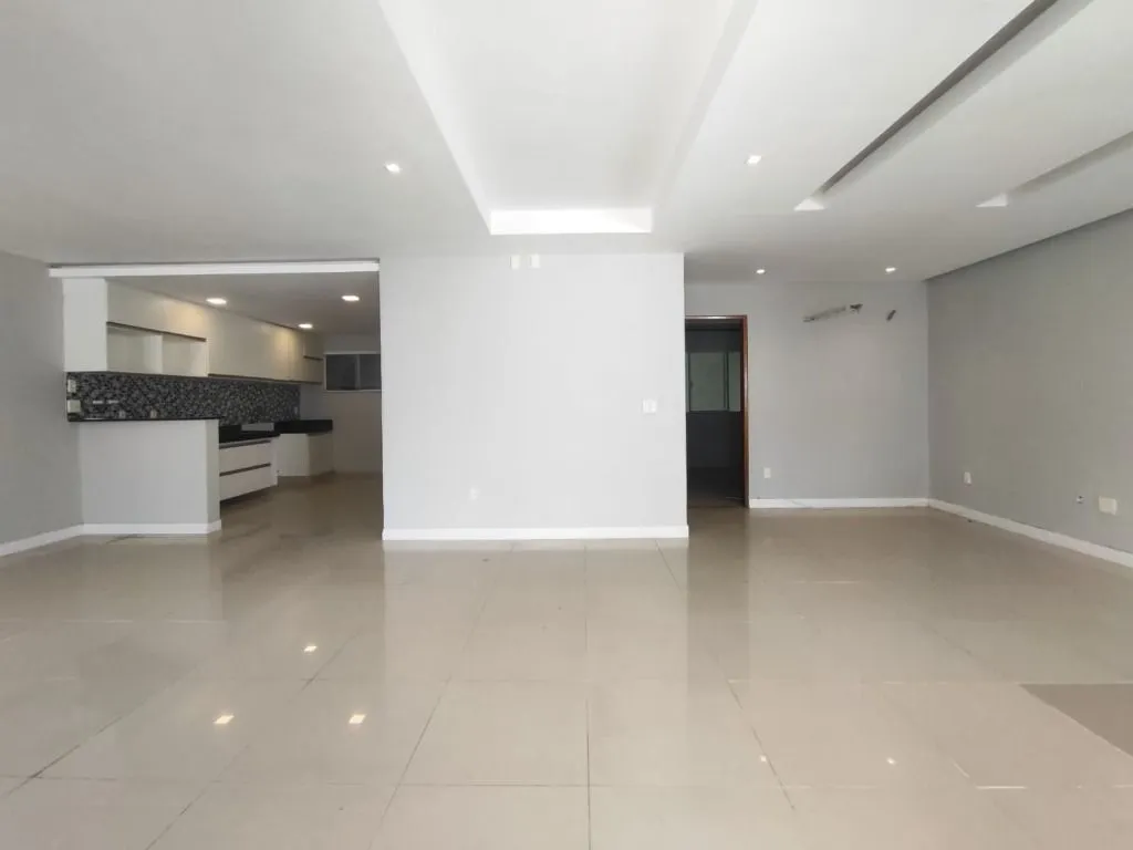 House with 5 bedrooms, 5 bathrooms, 400 m² — photo 3