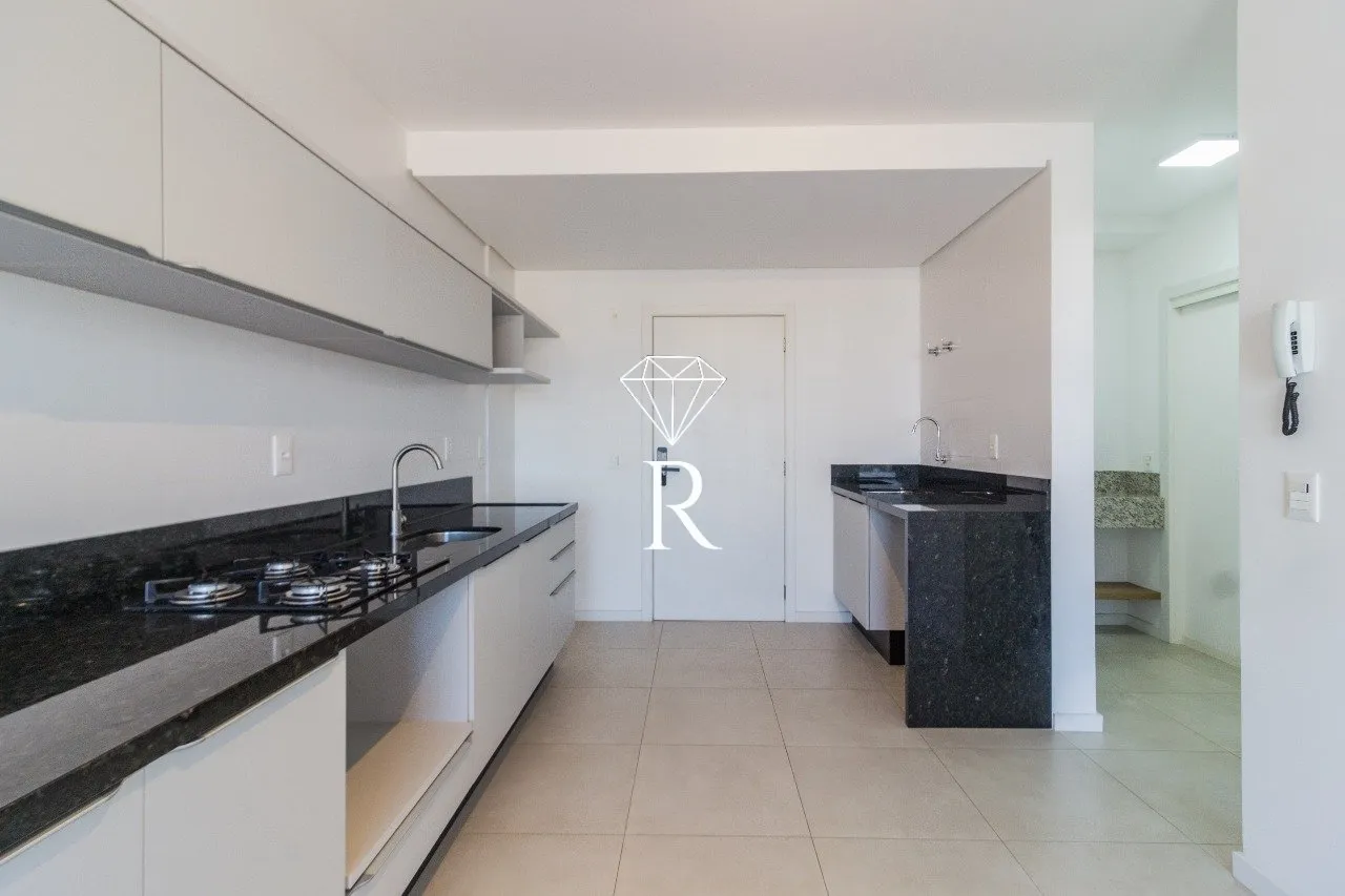 Furnished 1-bedroom apartment with open-plan kitchen — photo 16