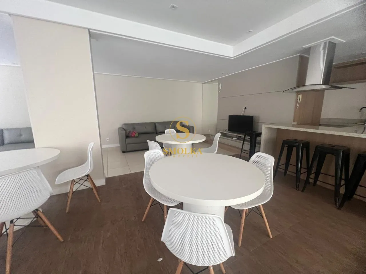 98 m² apartment with an open-plan kitchen and parking — photo 25