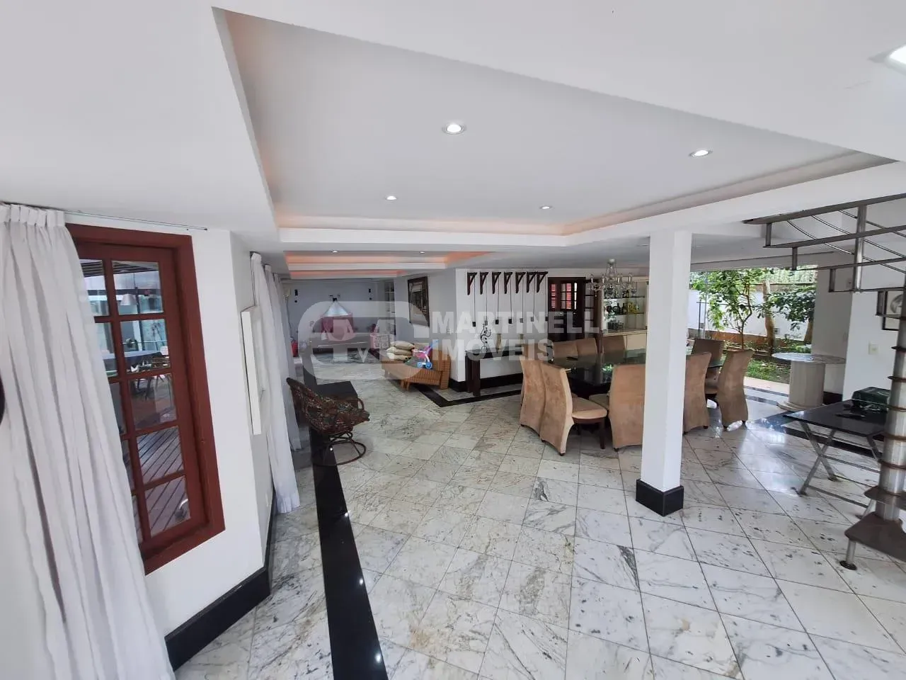 House with 5 bedrooms, all suites, plus shared pool — photo 12