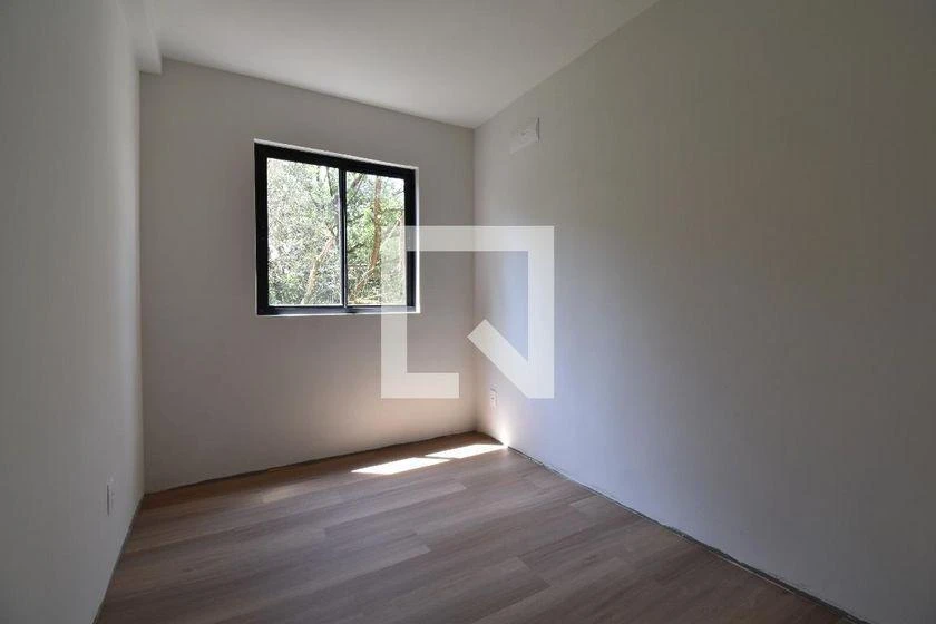 Balcony with a grill in a 3-bedroom apartment, 64 m² — photo 11
