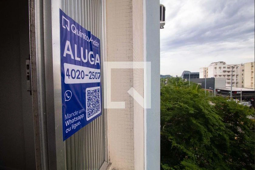 2-bedroom apartment with wood or laminate floors — photo 29