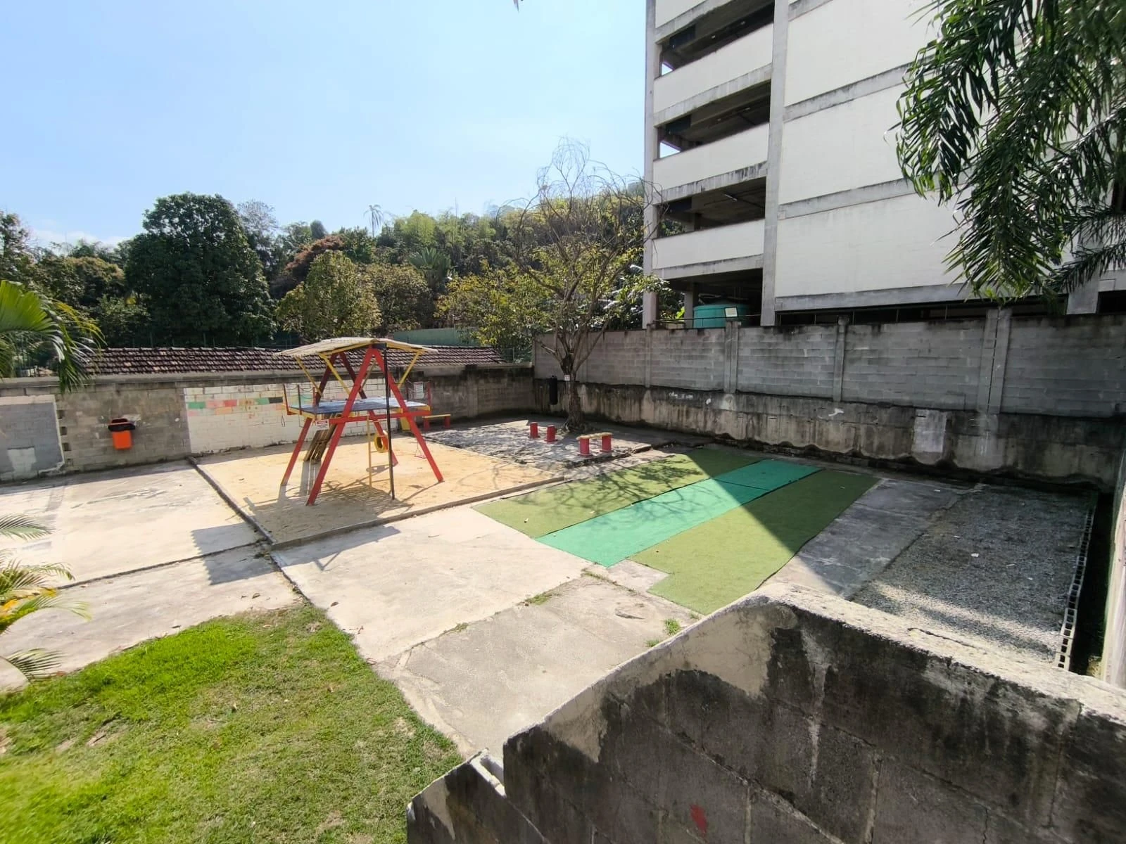 2-bedroom apartment in a building with a pool — photo 10