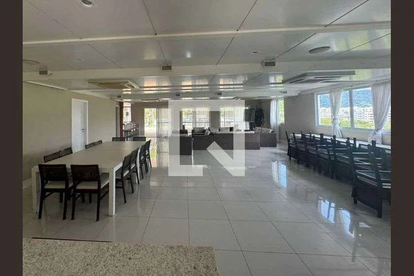 Floor-to-ceiling windows in a 6-bedroom house, 290 m² — photo 10