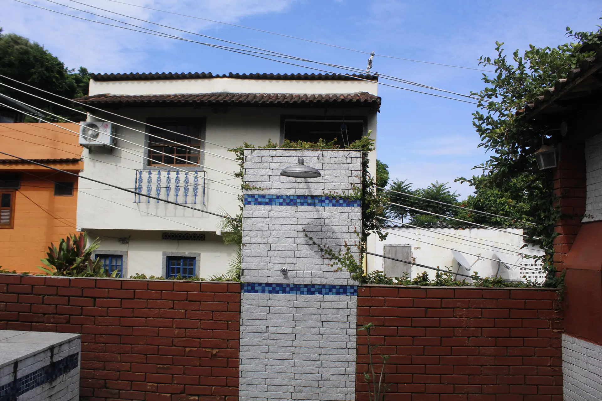 Furnished 4-bedroom house with private balcony — photo 32