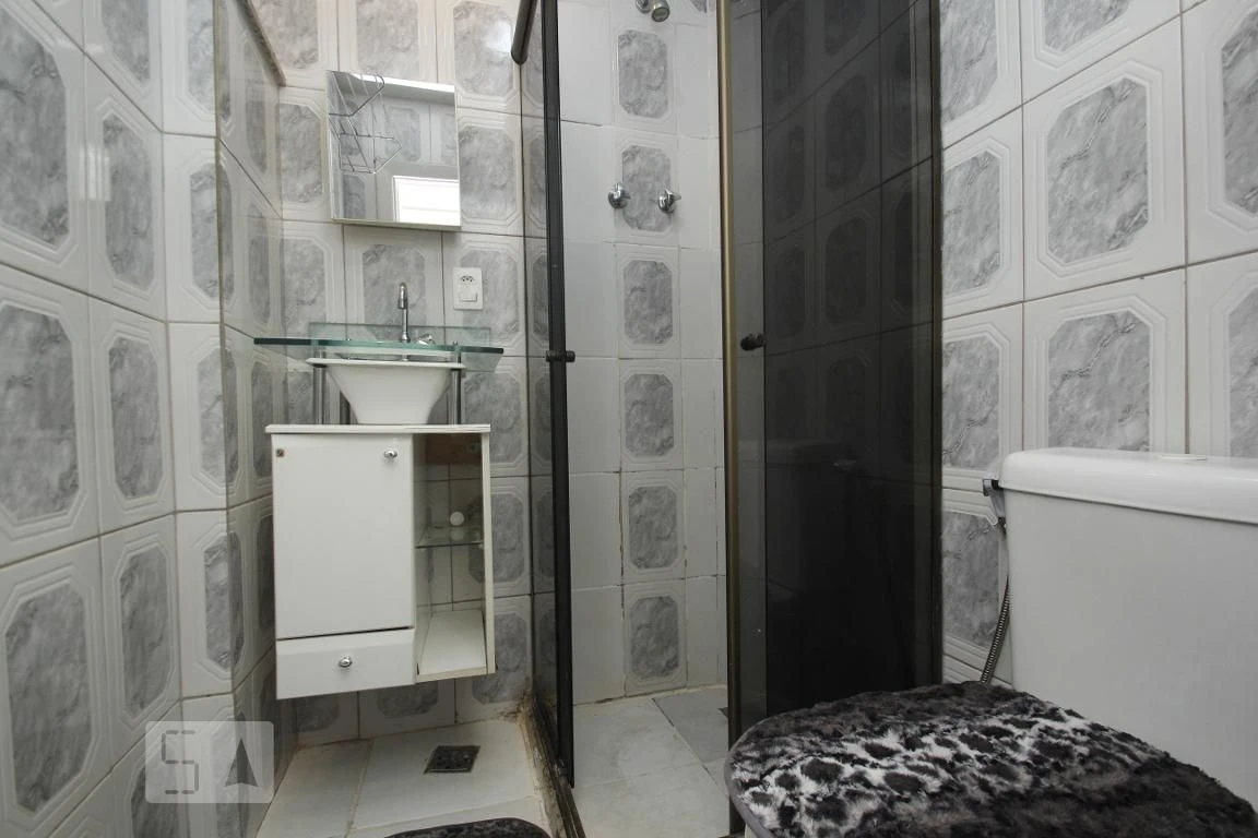 Furnished studio with 1 bedroom and glass shower enclosure — photo 22