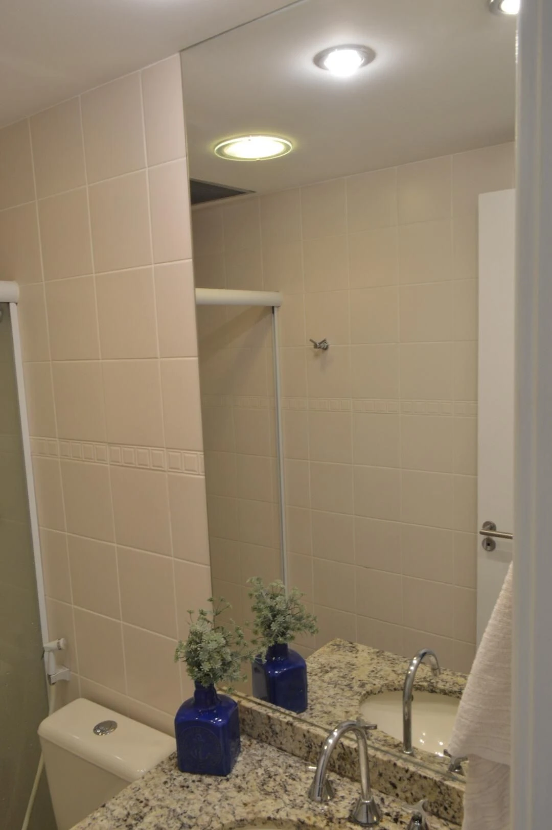 Glass-enclosed balcony in a 3-bedroom apartment, 85 m² — photo 64