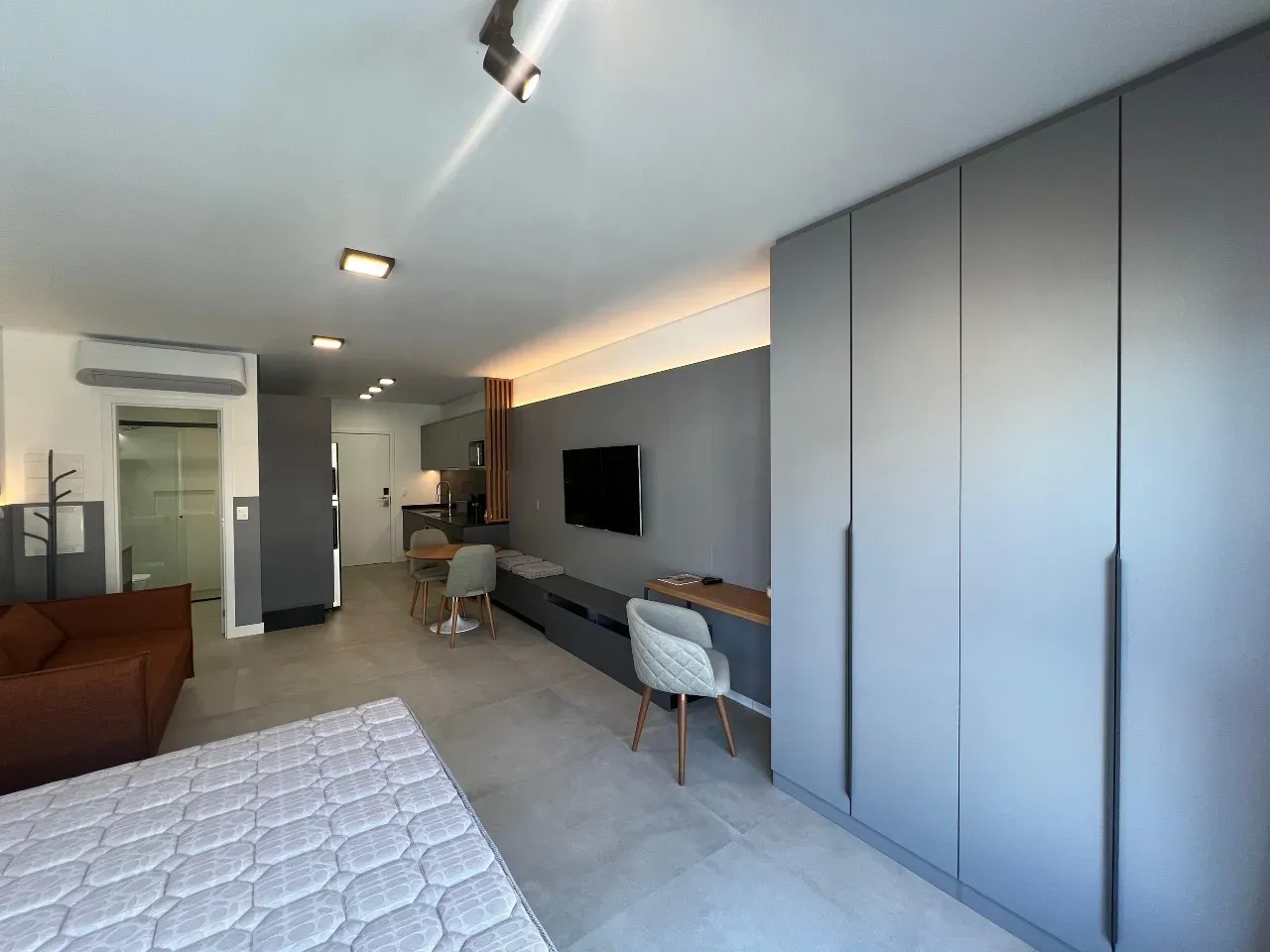 Apartamento mobiliado de 42 m² com cozinha aberta — photo 33