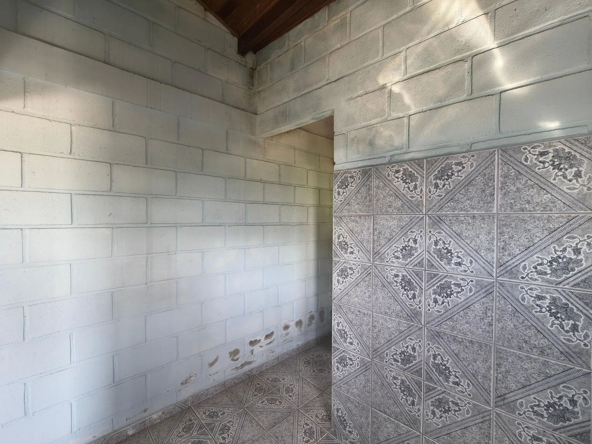 Casa sem mobília com 1 quarto e varanda com pia — photo 37