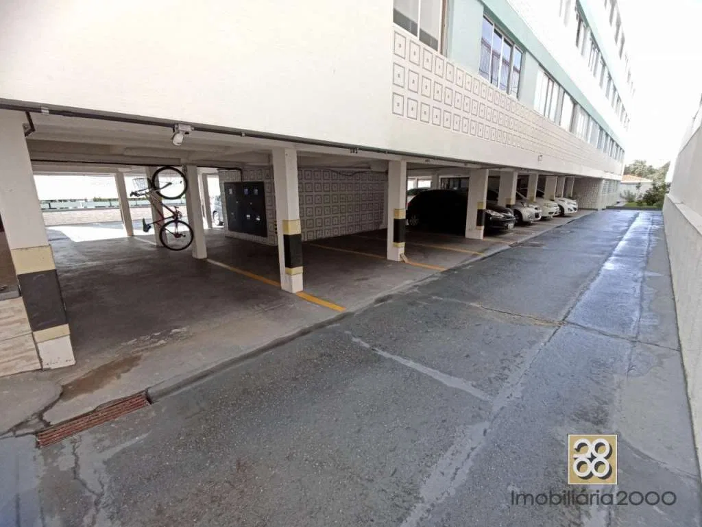 3-bedroom apartment with wood or laminate floors — photo 24