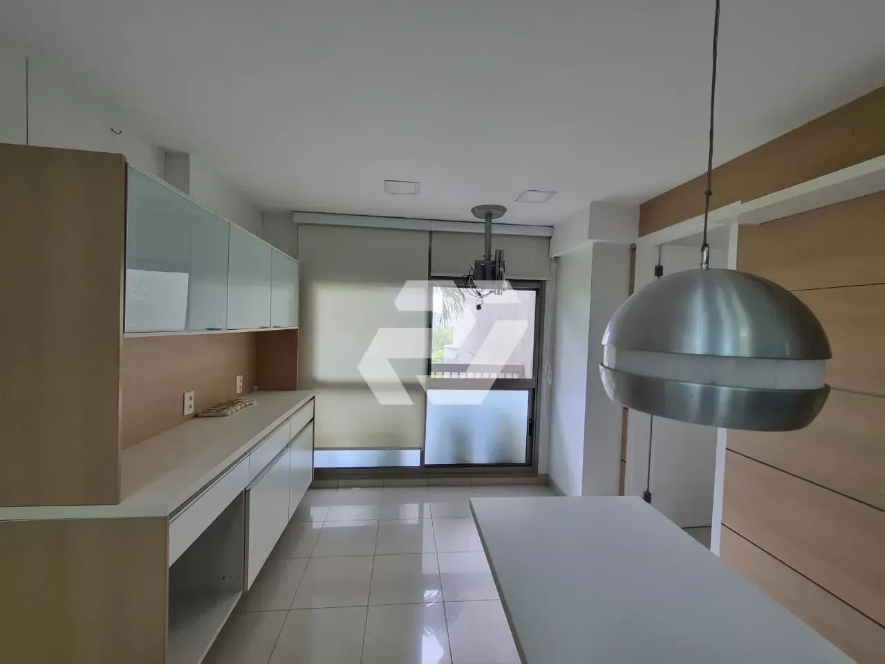 4-bedroom apartment with an enclosed glass balcony — photo 47